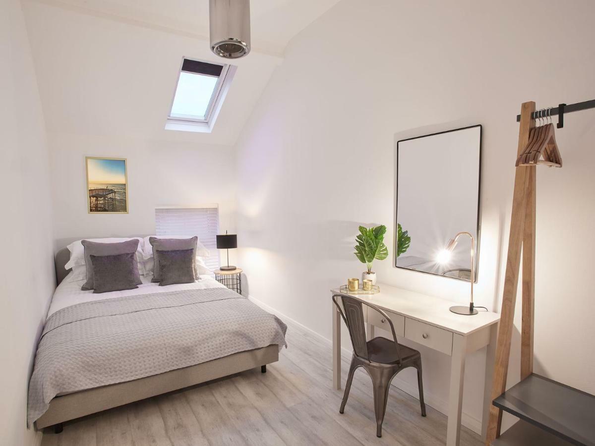 Host & - The Surfer's Loft